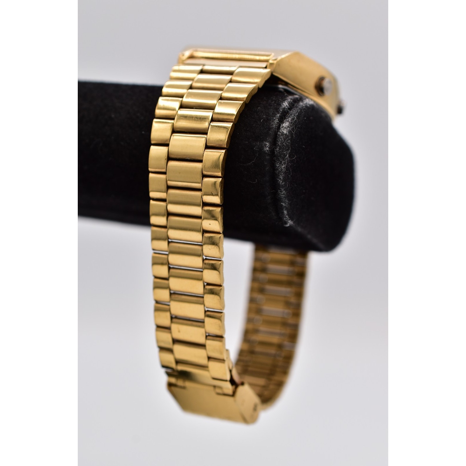 Casio Illuminator 3224 W-640 Mens Watch Gold Digital Watch Pre-Owned Works Bin2 — image 4 of 8